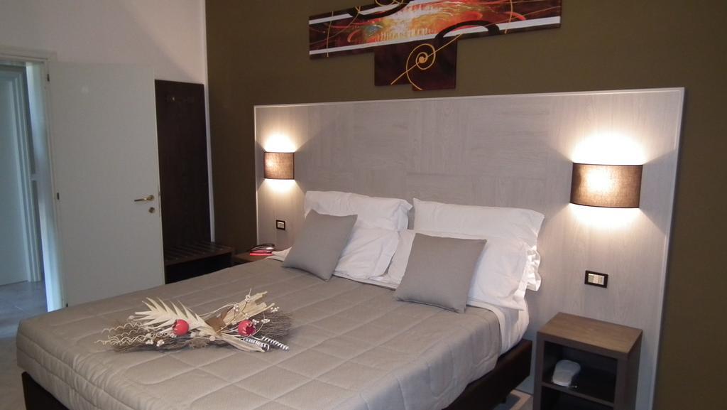 Hotel Montepizzo Lizzano In Belvedere Habitación foto